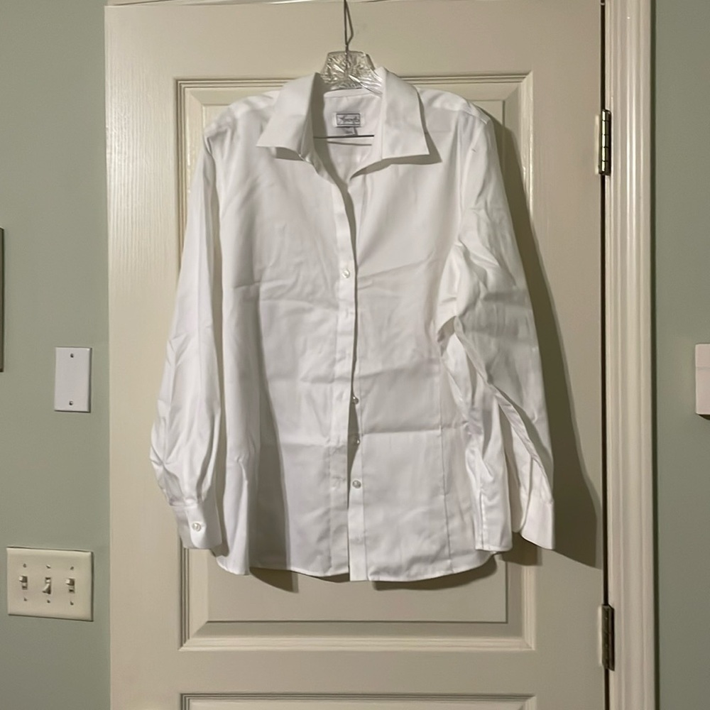 Foxcroft fitted white long sleeve blouse. Size XXL